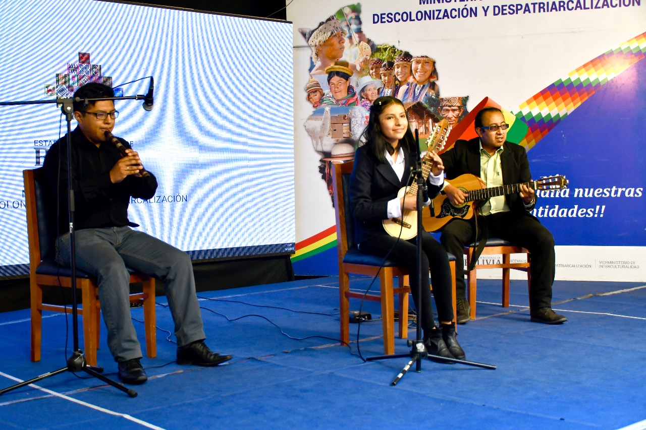 15 de enero de 2022 Día nacional del charango 15 de enero de 2022 Día nacional del charango