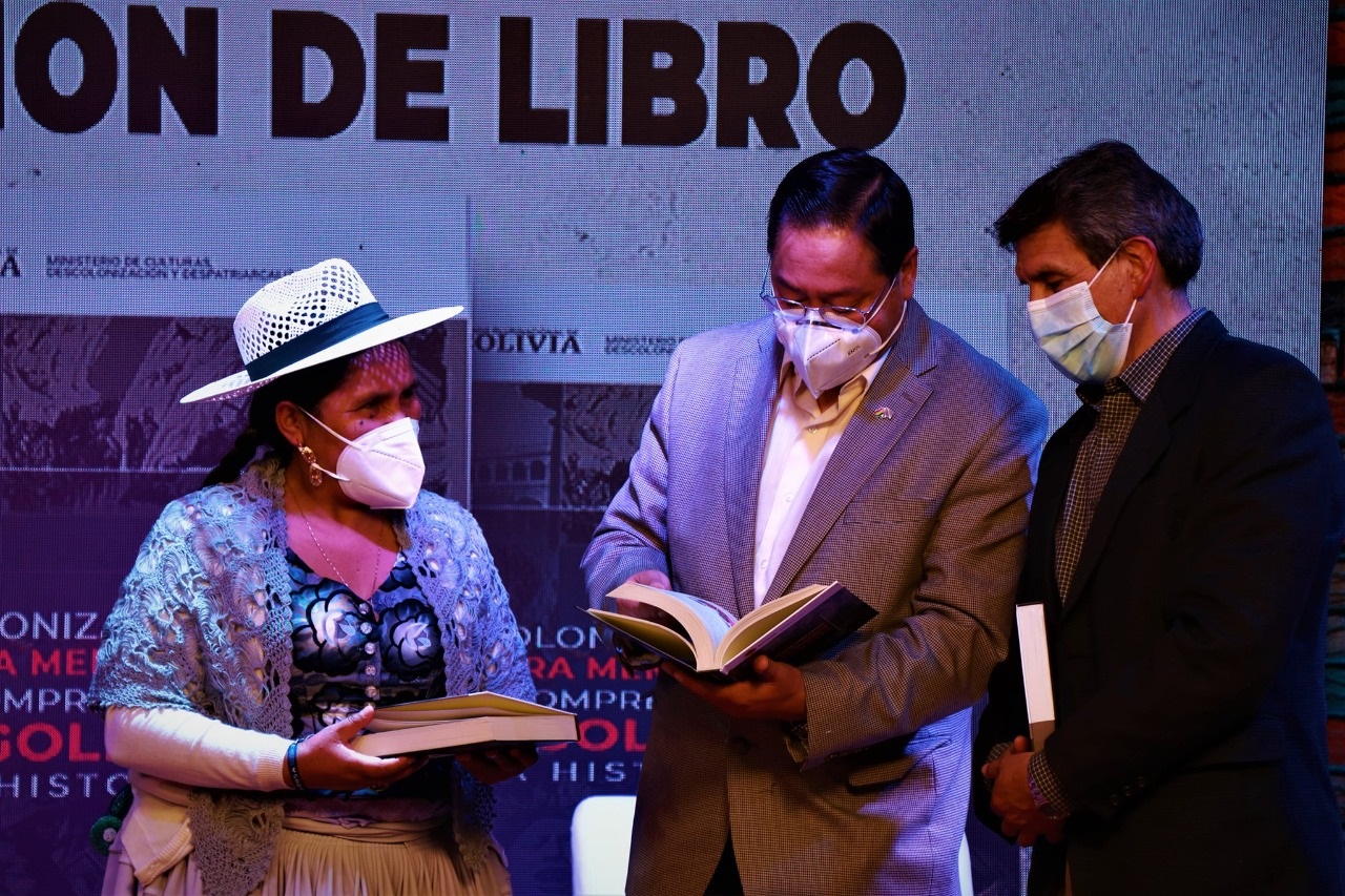 Presentación del libro Descolonizando Nuestra Memoria Para Comprender los Golpes en la Historia Presentación del libro Descolonizando Nuestra Memoria Para Comprender los Golpes en la Historia