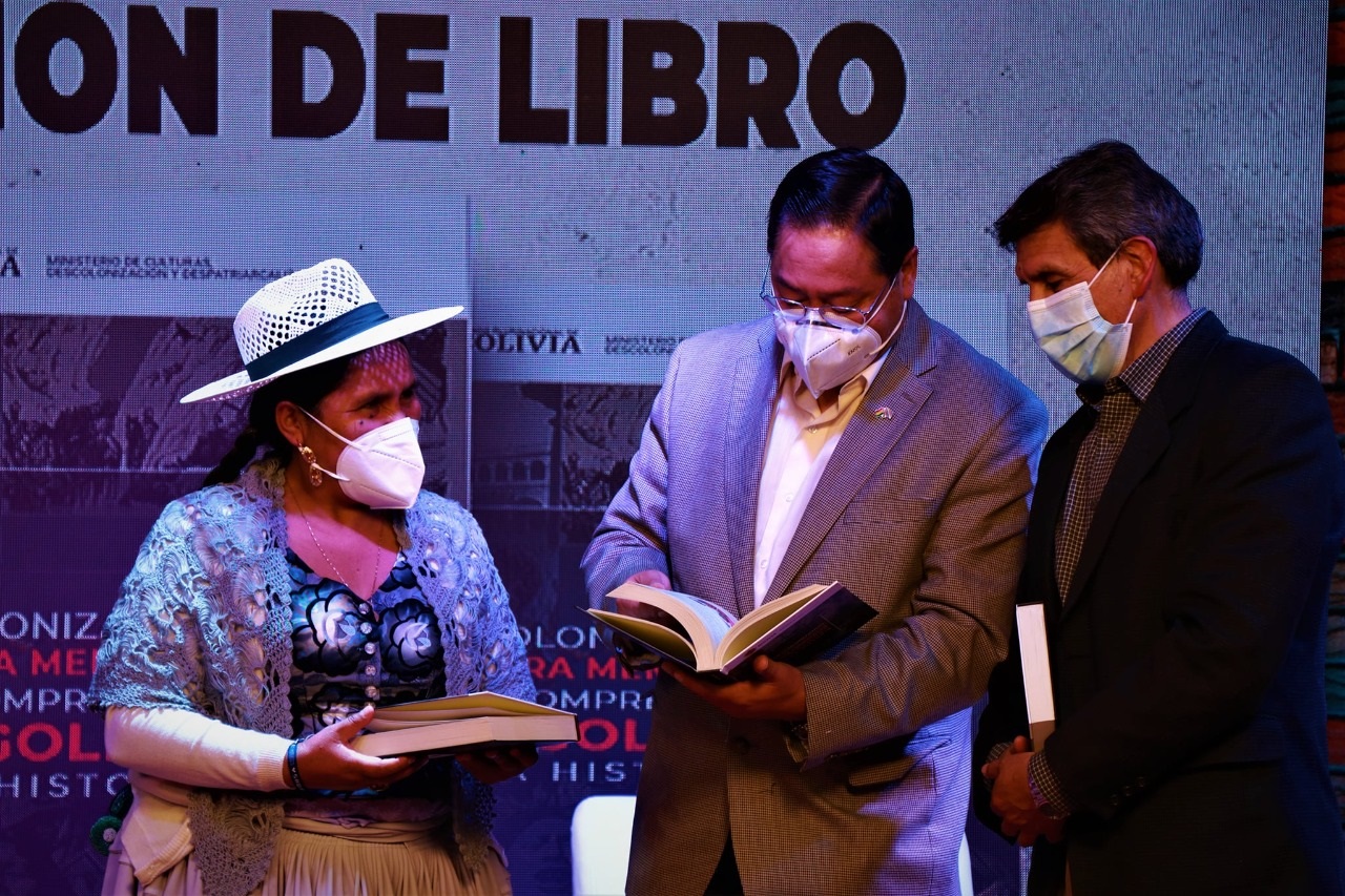 Presentación del libro Descolonizando Nuestra Memoria Para Comprender los Golpes en la Historia