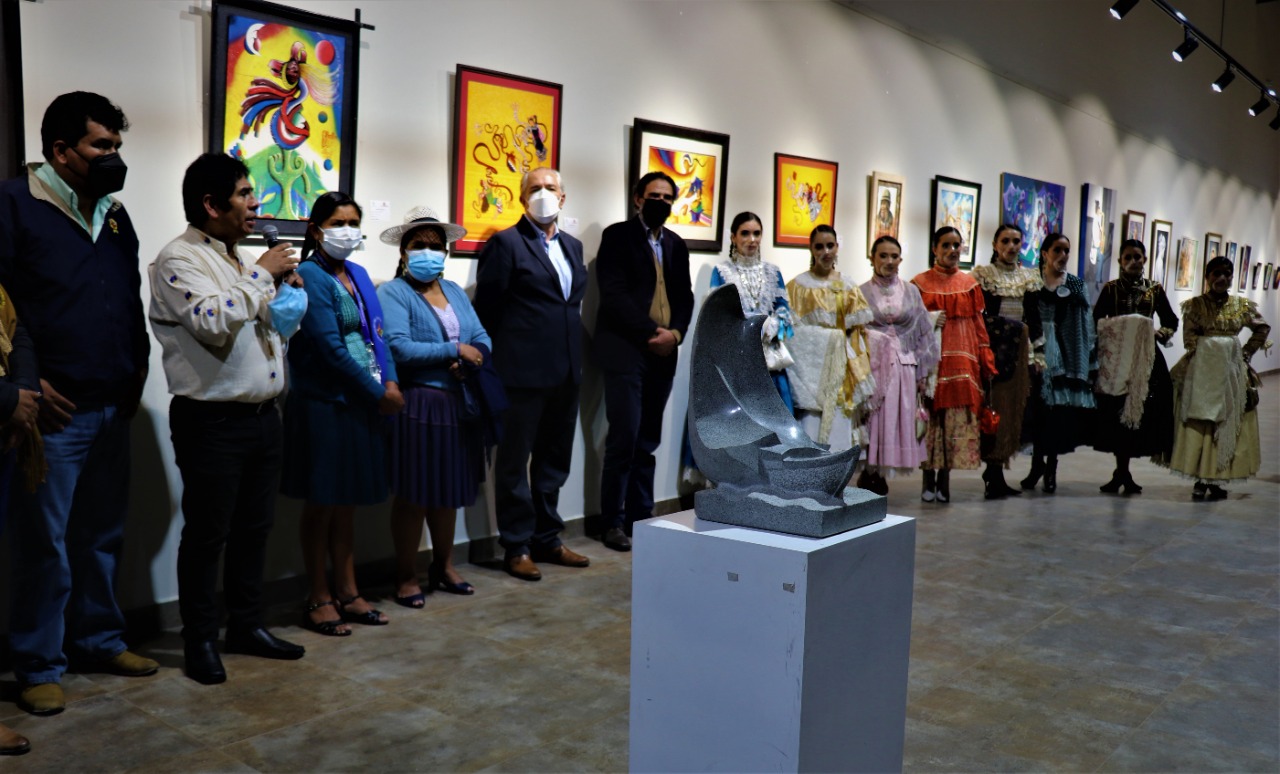 Ministerio de Culturas: Noche cultural y gran expectativa por la promoción de las artes acompañaron la apertura oficial del Centro Cultural «La Sombrerería» en Sucre Ministerio de Culturas: Noche cultural y gran expectativa por la promoción de las artes acompañaron la apertura oficial del Centro Cultural «La Sombrerería» en Sucre