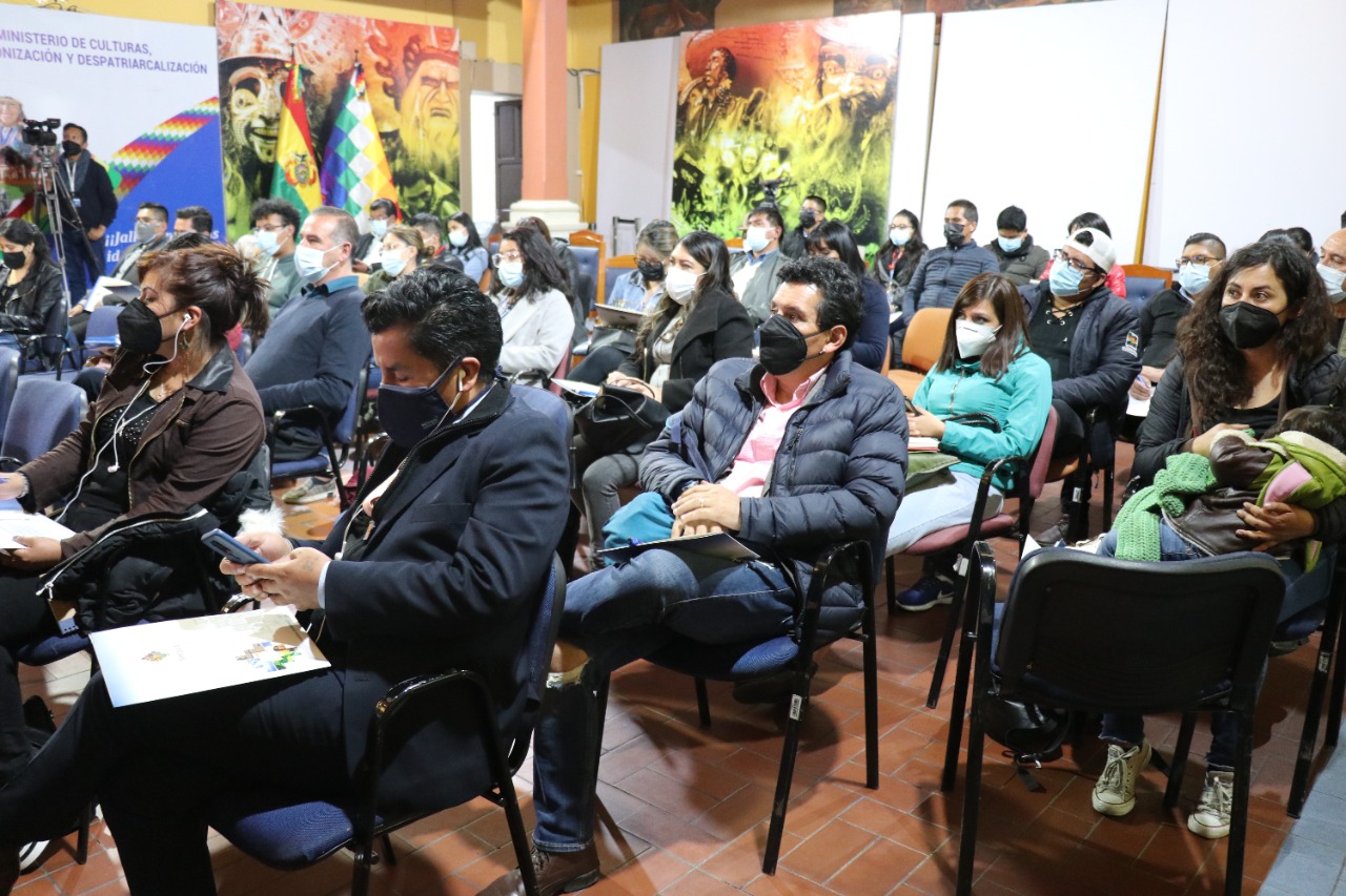Seminario para fortalecer las visiones e imaginarios de los comunicadores de Radio y Televisión para transmitir el Carnaval de Oruro dentro el Plan de Salvaguardia