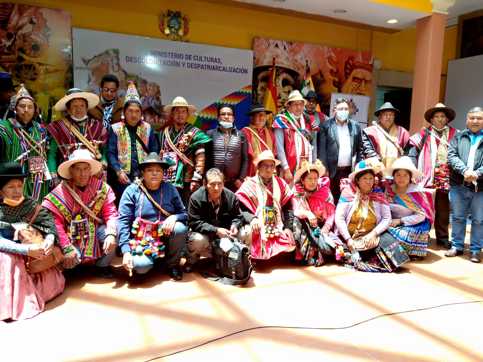 21 de febrero día Internacional de la Lengua Materna y día Nacional de las Lenguas y Culturas de las Naciones y Pueblo Indígena Originario y Afrobolivianos