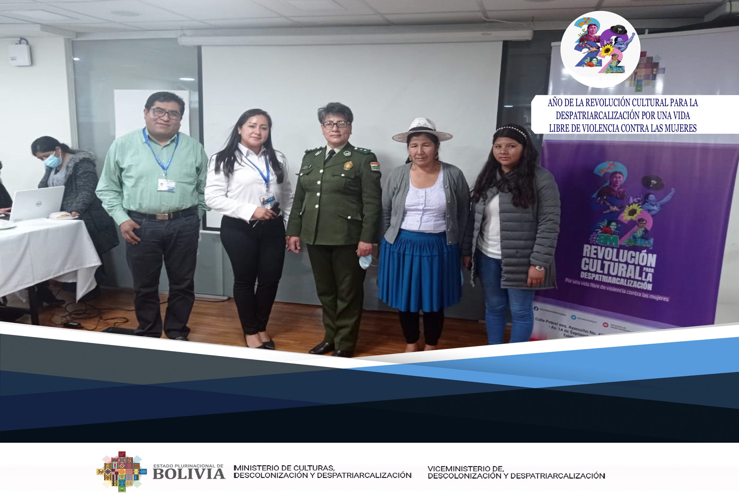 Funcionarios del Ministerio Madre Tierra y Agua recibieron información sobre temas de Descolonización y Despatriarcalización Funcionarios del Ministerio Madre Tierra y Agua recibieron información sobre temas de Descolonización y Despatriarcalización