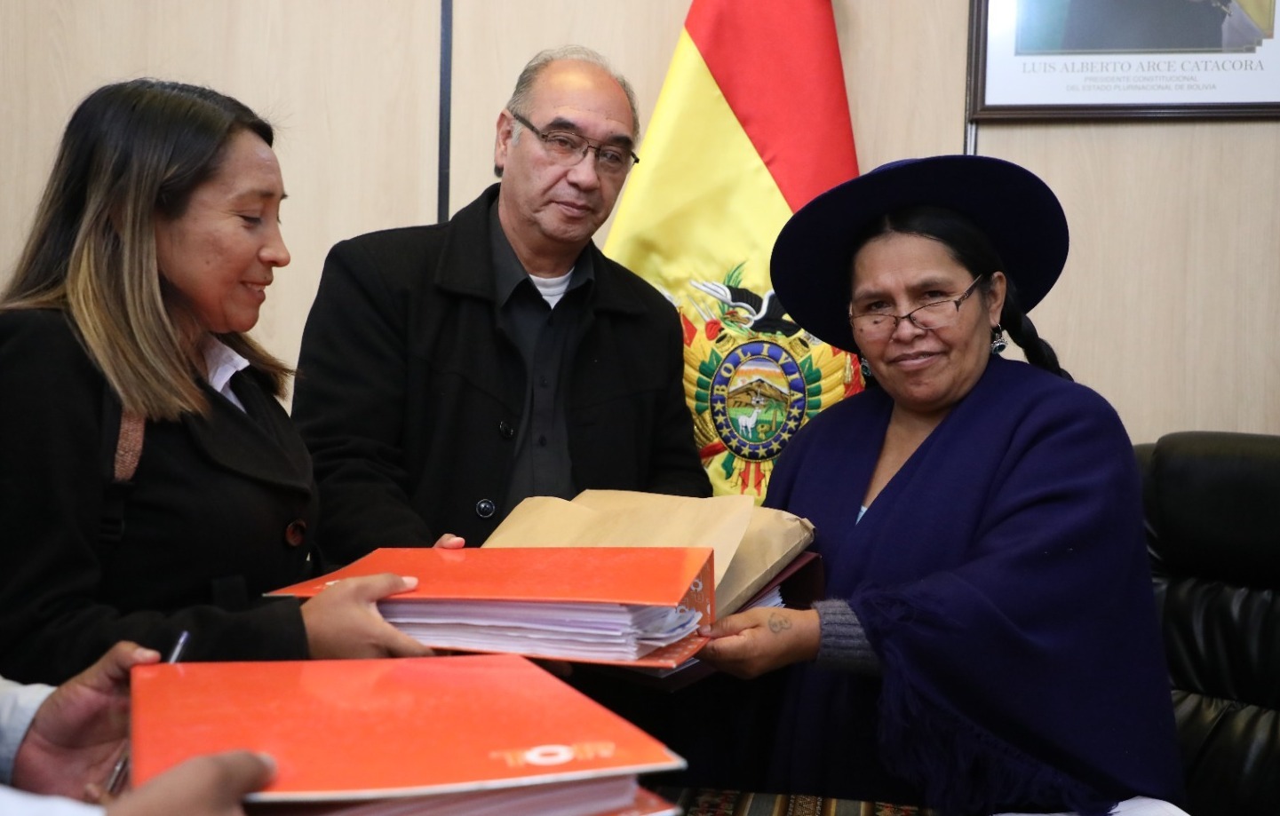 El MCDyD Recibe el Expediente de Postulación de la Fiesta de la Virgen de Urqupiña como Patrimonio Cultural Inmaterial de la Humanidad