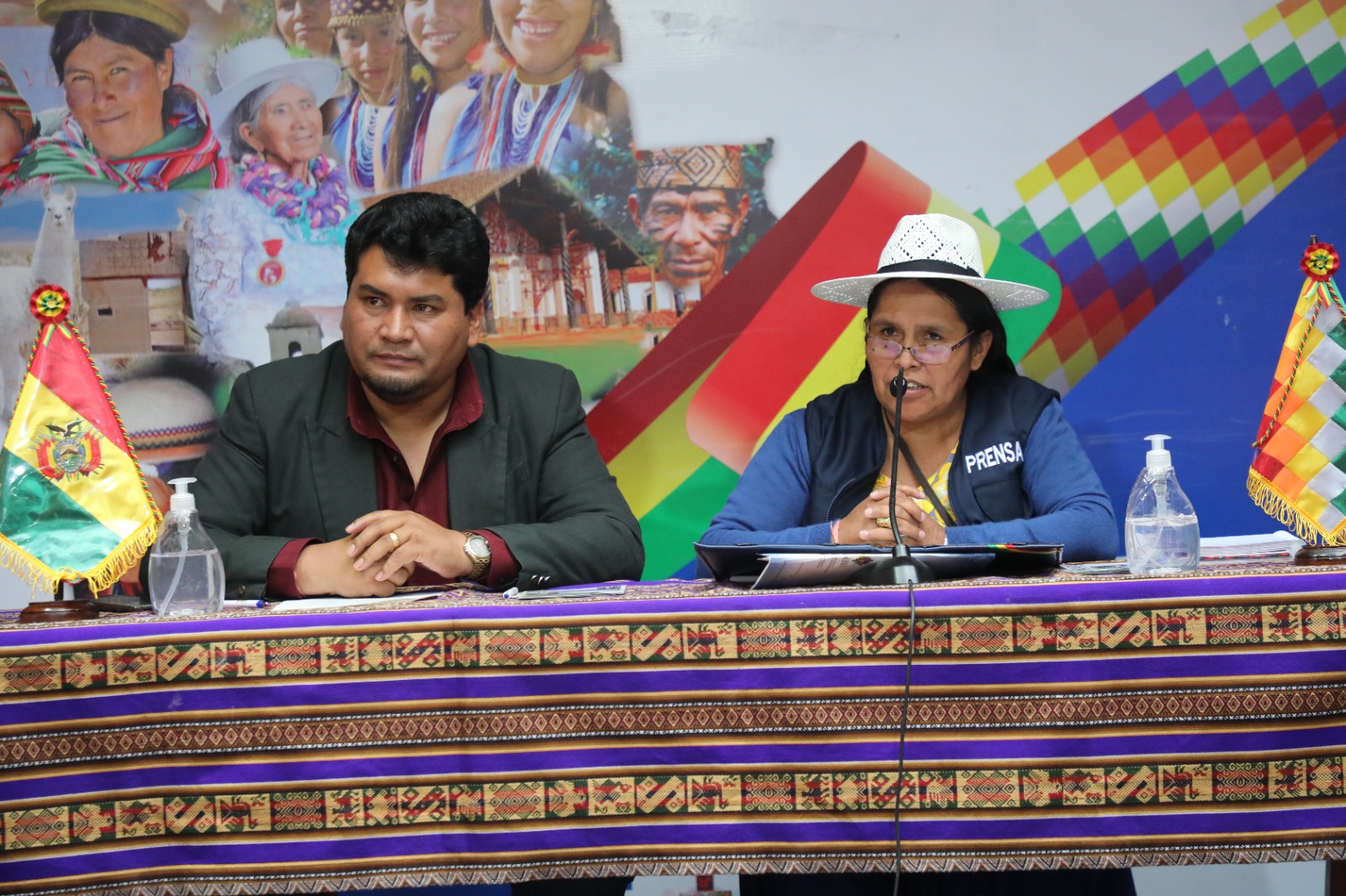Ministerio De Culturas Presentó Marca Del Bicentenario Del Estado Plurinacional De Bolivia – Ds 4900