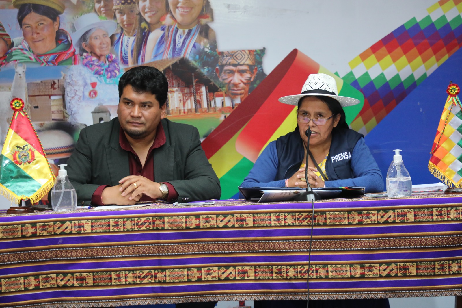 Ministerio De Culturas Presentó Marca Del Bicentenario Del Estado Plurinacional De Bolivia – Ds 4900 Ministerio De Culturas Presentó Marca Del Bicentenario Del Estado Plurinacional De Bolivia – Ds 4900