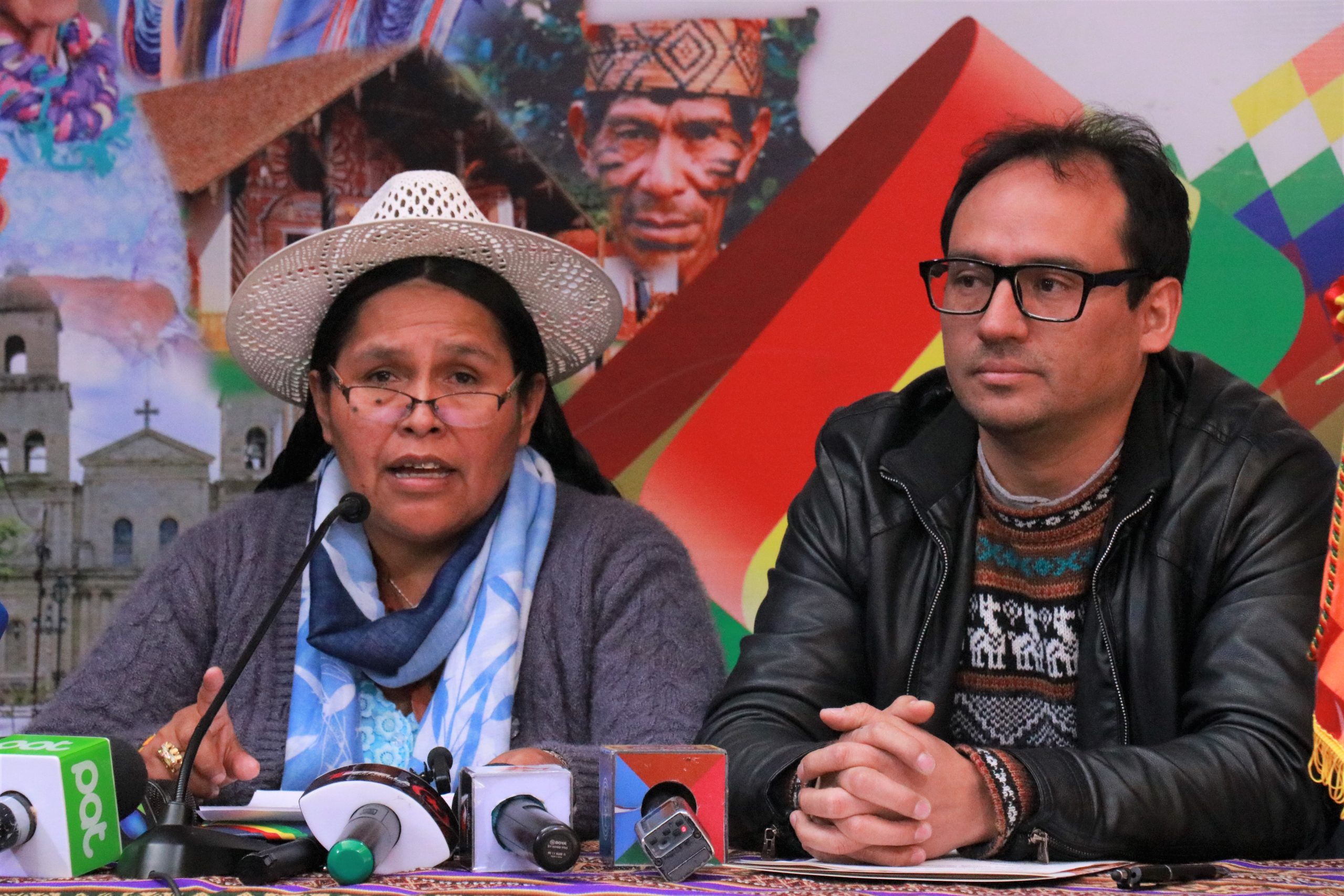 Autoridades del Ministerio de Culturas Descolonización y Despatriarcalización se pronuncian sobre el caso «Wiphala»