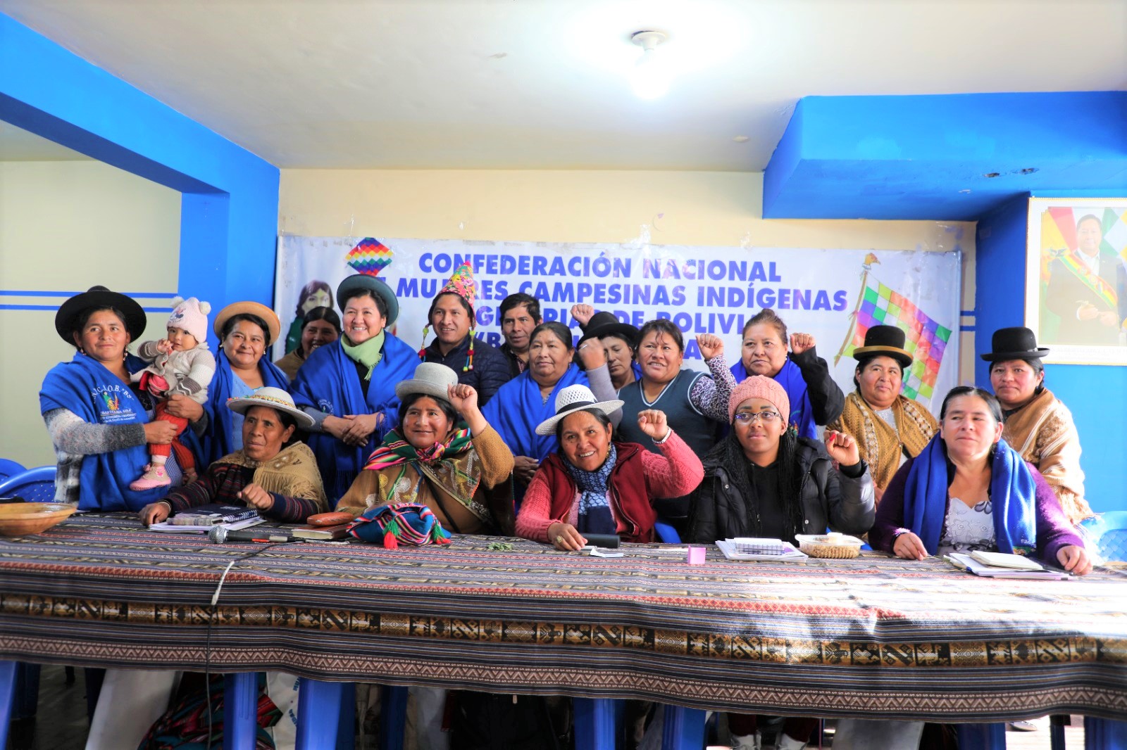 Ministra de Culturas socializa su gestión con las hermanas de la Confederación «Bartolina Sisa»