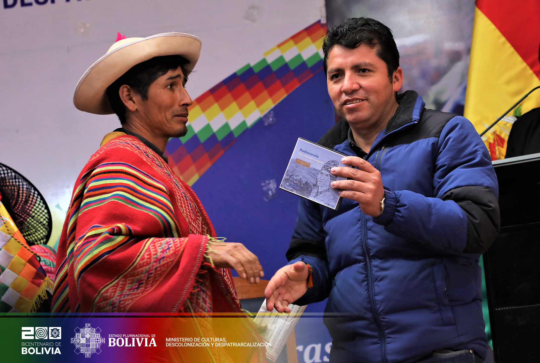 MCDyD y Central Regional Yayani de Morochata presentan la radionovela “Tata Hilarión Grágeda, líder de la rebelión contra de los patrones” MCDyD y Central Regional Yayani de Morochata presentan la radionovela “Tata Hilarión Grágeda, líder de la rebelión contra de los patrones”