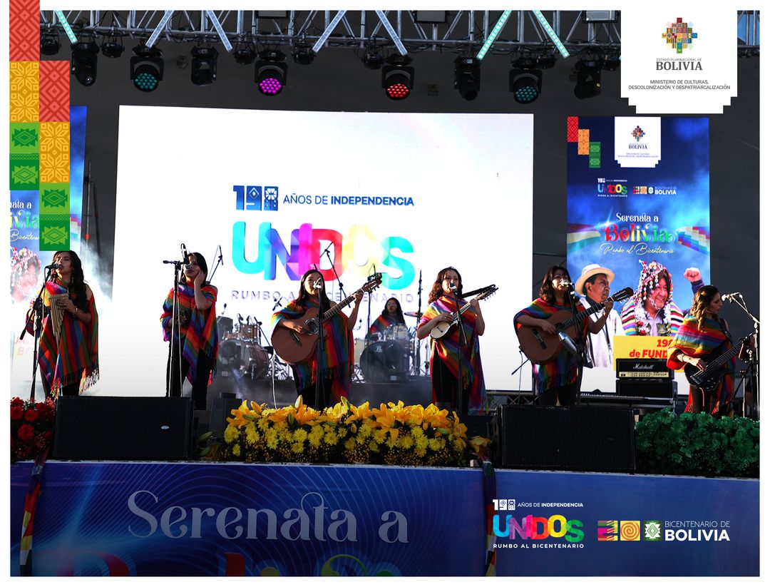Serenata a Bolivia en Sucre rindió homenaje a los 198 años de la independencia de Bolivia, rumbo al Bicentenario