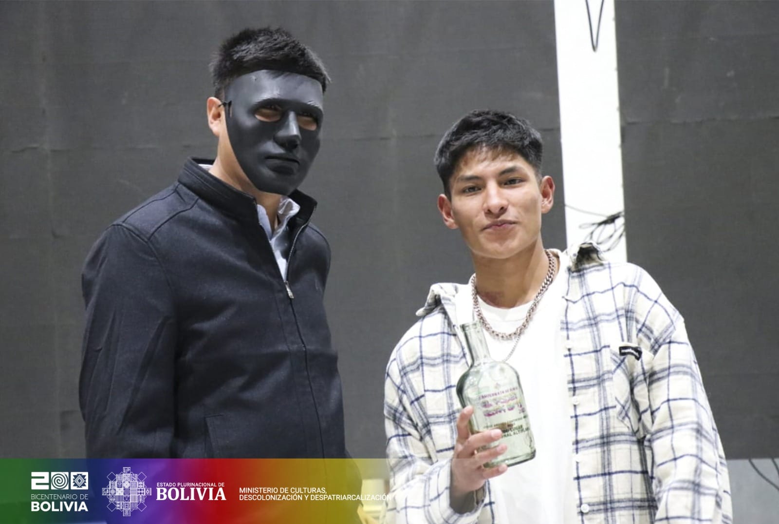 Gran final del Campeonato de Rimas en Hip Hop «El Poder Esta en Ti» destaca el talento creativo de jóvenes bolivianos Gran final del Campeonato de Rimas en Hip Hop «El Poder Esta en Ti» destaca el talento creativo de jóvenes bolivianos
