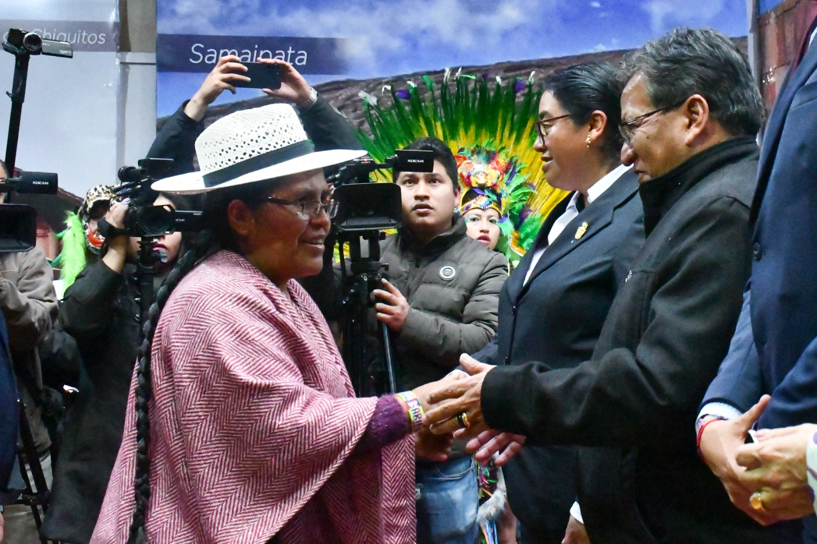 Ministra Orellana posesionó al Comité de Salvaguardia de la Festividad del Gran Poder Ministra Orellana posesionó al Comité de Salvaguardia de la Festividad del Gran Poder