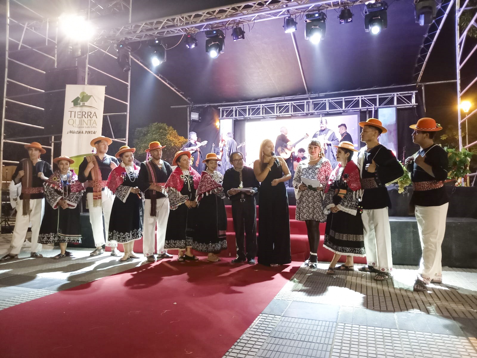 Artistas músicos bolivianos fueron galardonados con Estatuilla Dorada y Reconocimiento Camaral en Santa Cruz Artistas músicos bolivianos fueron galardonados con Estatuilla Dorada y Reconocimiento Camaral en Santa Cruz