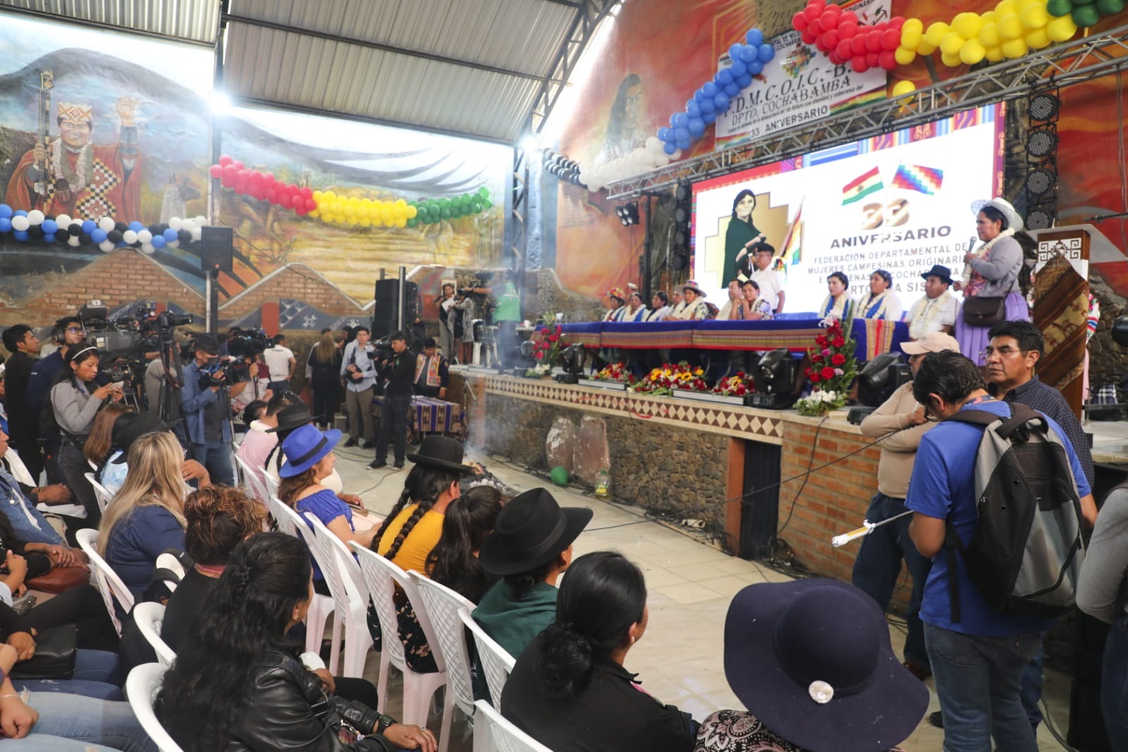 Ministra de Culturas, Sabina Orellana Cruz remomoró la fundación de la organización de mujeres «Bartolina Sisa» de Cochabamba Ministra de Culturas, Sabina Orellana Cruz remomoró la fundación de la organización de mujeres «Bartolina Sisa» de Cochabamba