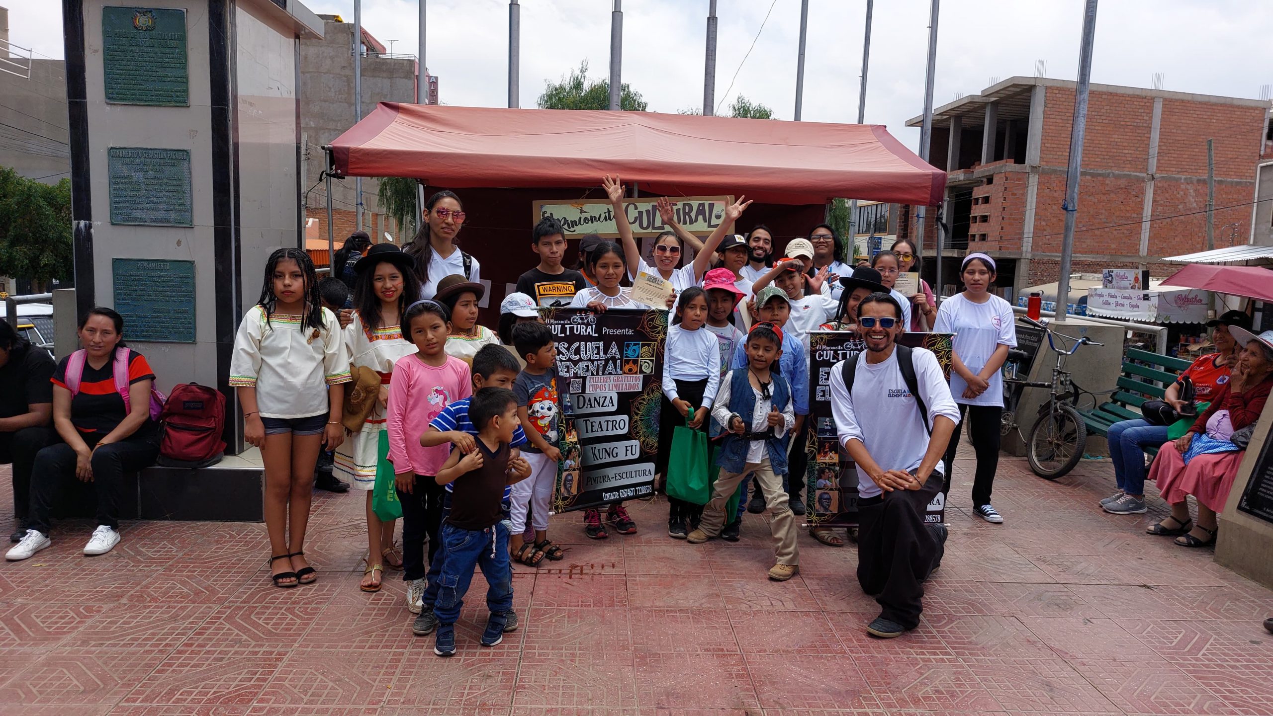 Desarrollamos talleres de formación artística para jóvenes, niñas y niños de Villa Pagador