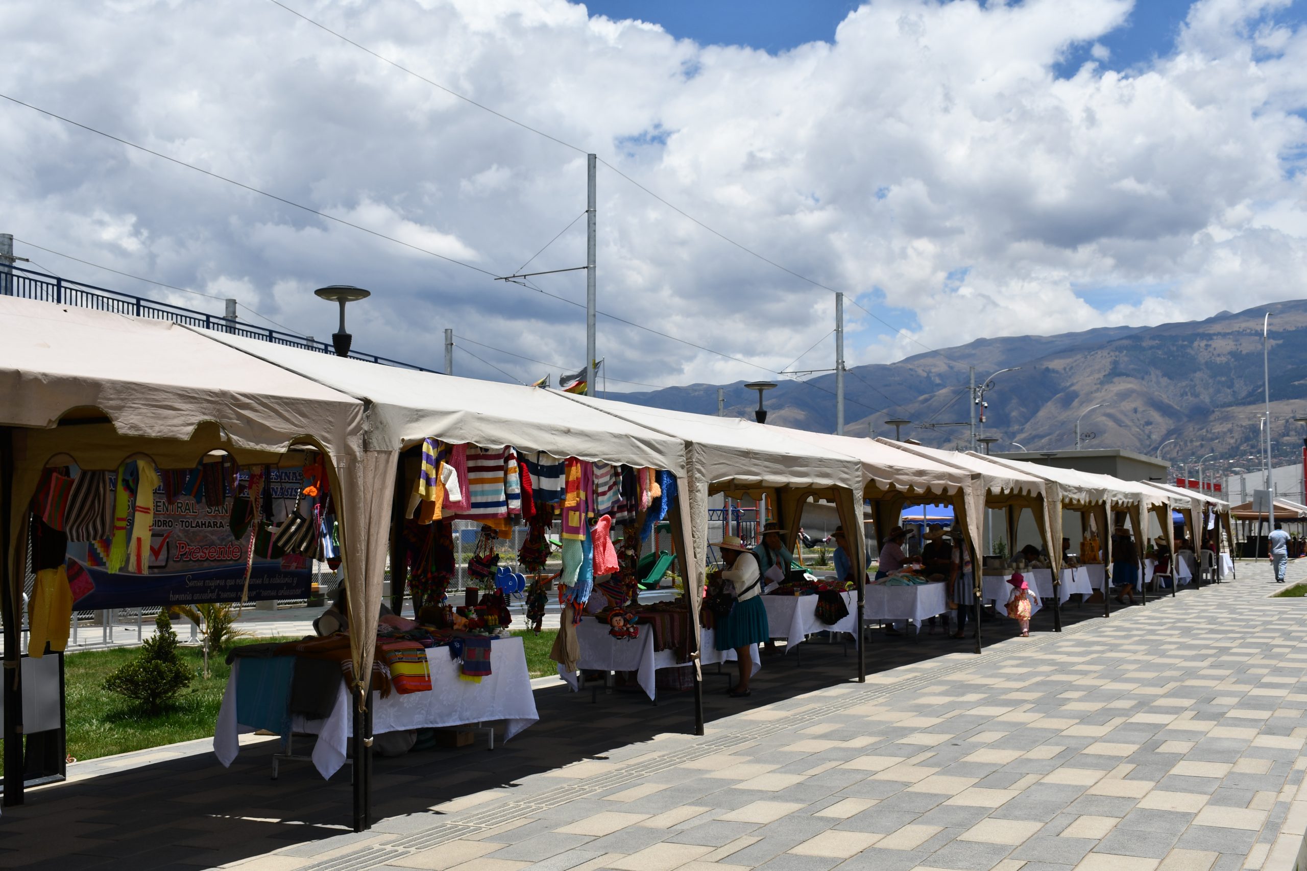 En cinco ciudades de Bolivia se realizan el «Encuentro comunitario para el intercambio de experiencias en técnicas de elaboración ancestral de bienes culturales»
